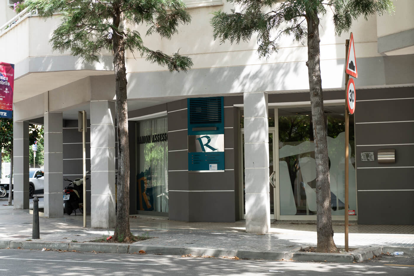 Inici 9 Ofina de Ramon Assessors en Cambrils 8